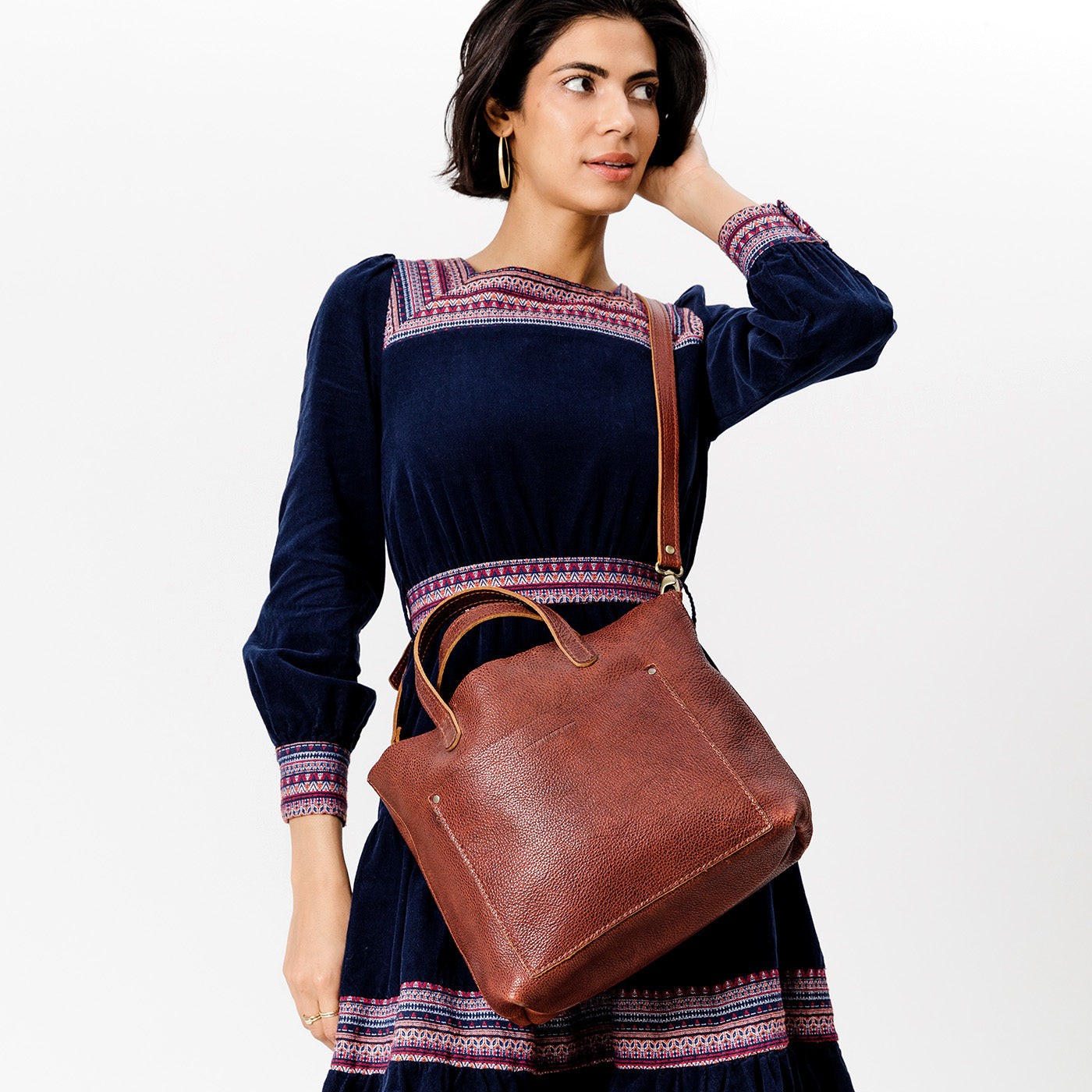 Nutmeg Classic | Midsize crossbody tote with handles and a pocket