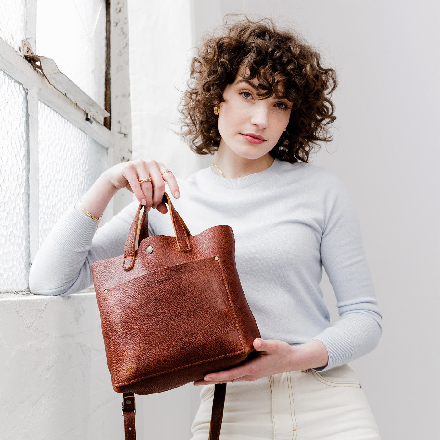 Nutmeg*Classic | Crossbody tote bag with snap closure and front pocket