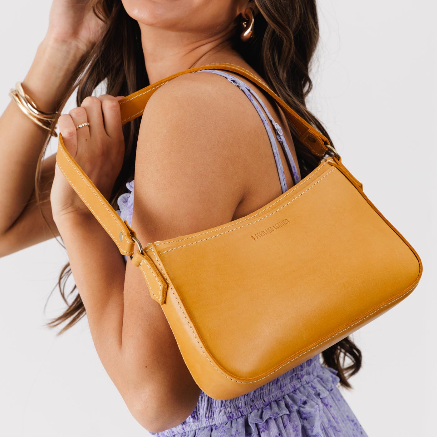  Sunflower | Petite bean shaped shoulder bag with a zipper closure