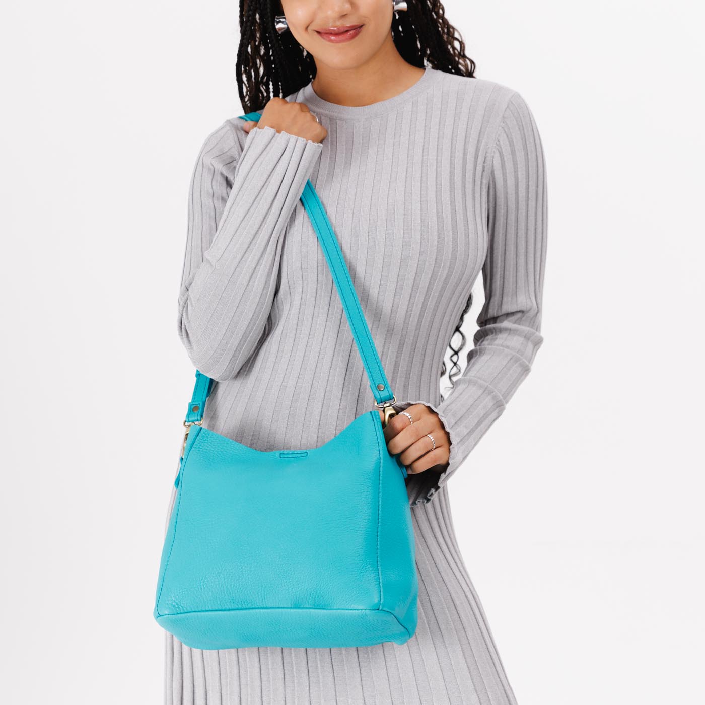 Key West | symmetrical bucket bag with latch closure and removable crossbody strap