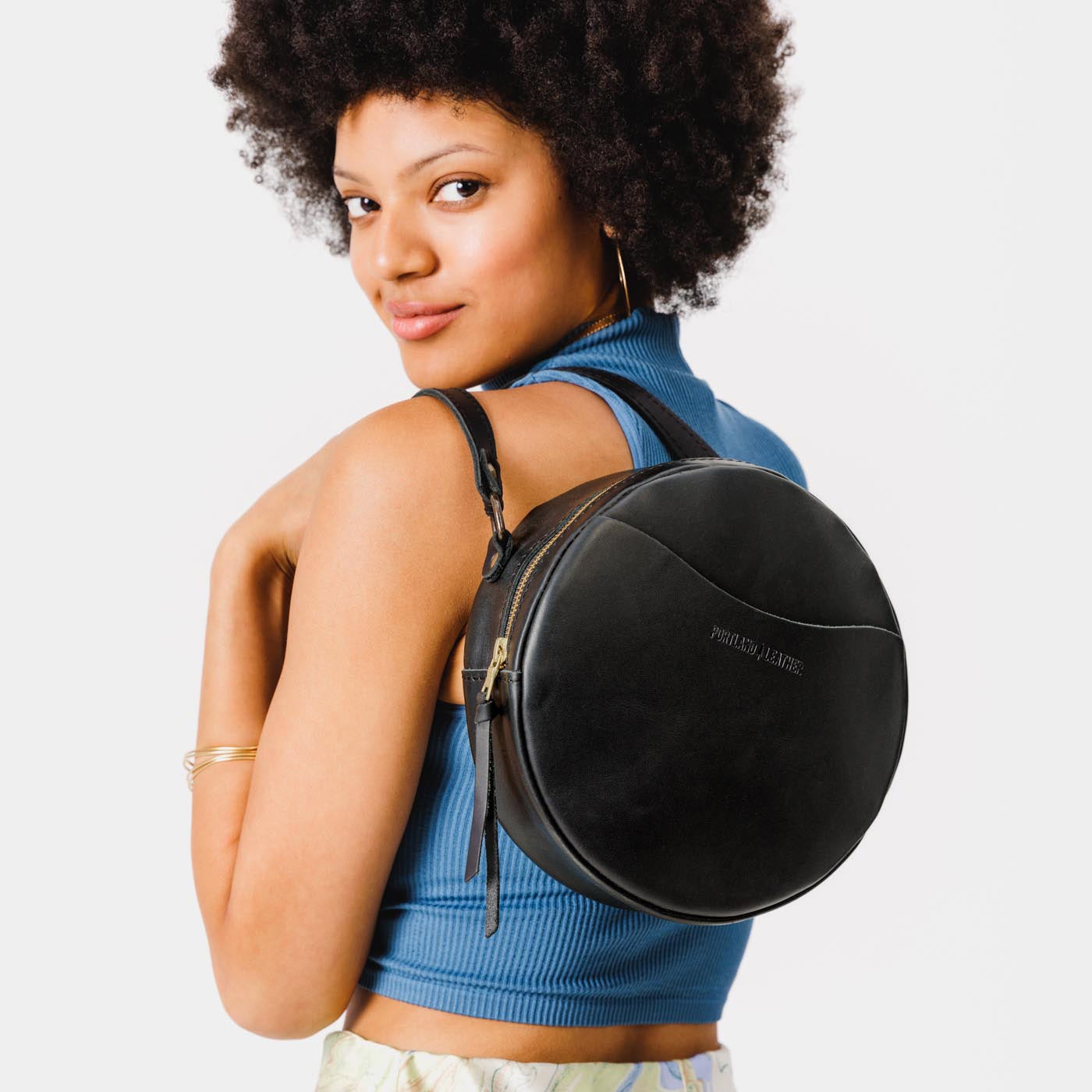 Black Large | Circle shaped crossbody bag with top zipper