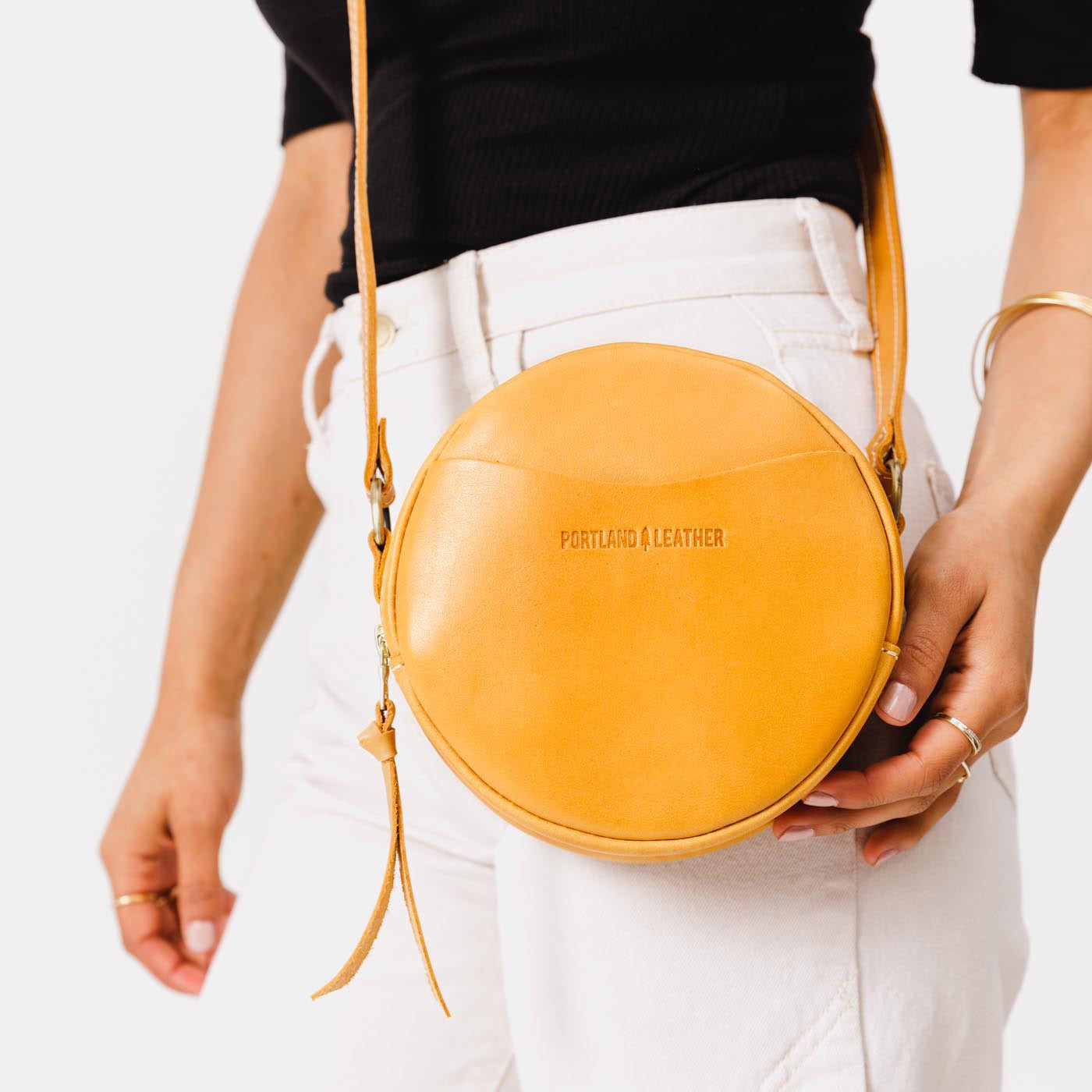 Sunflower*Small | Circle shaped crossbody bag with top zipper