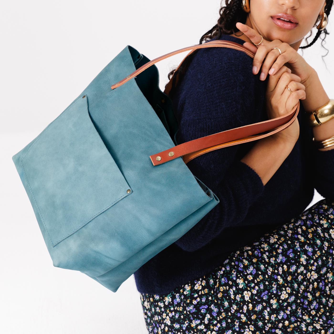 Aqua Classic | Large leather tote bag with sturdy bridle handles and front pocket