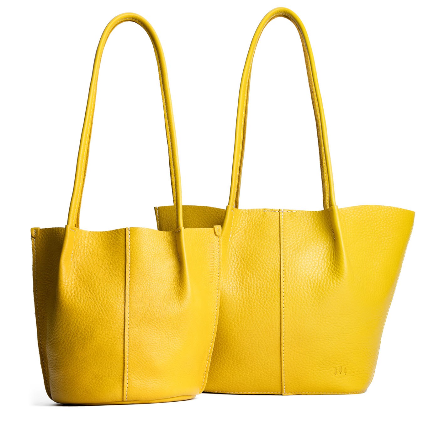 Naples | Size comparison of classic and large bucket shaped tote bags with matching leather handles