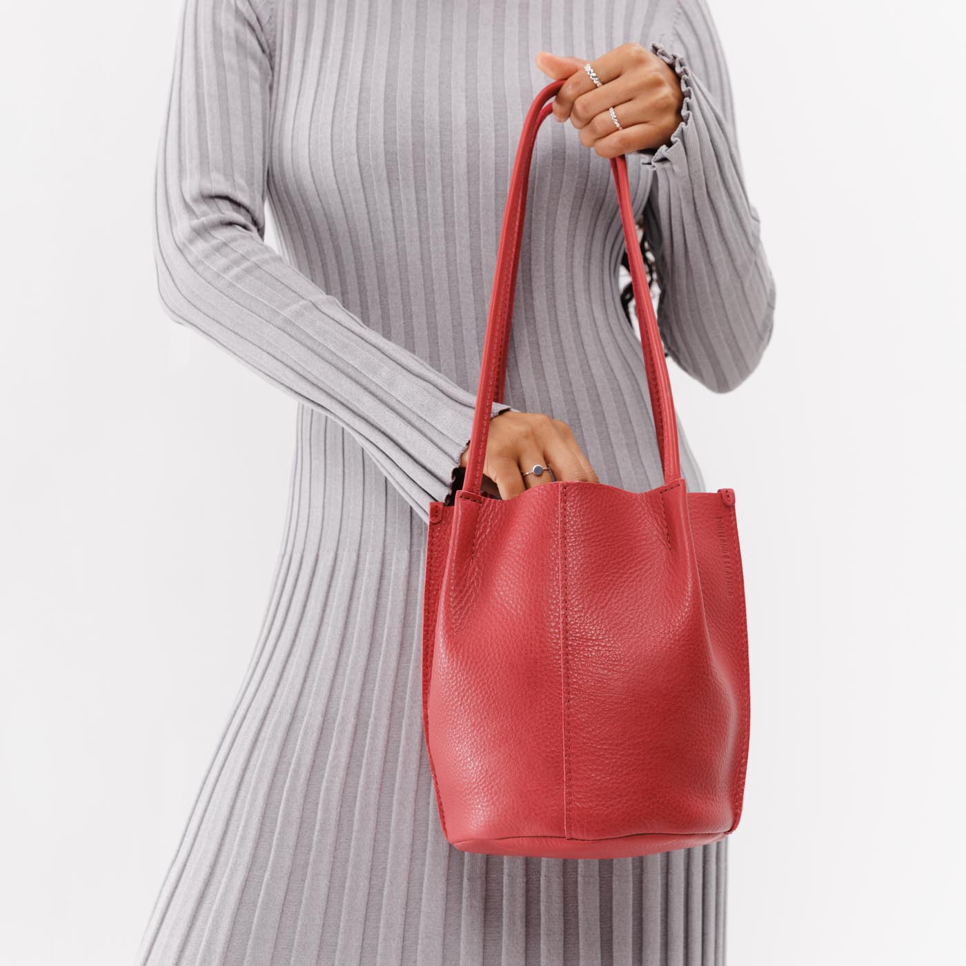 Sugar Classic | Petite bucket shaped tote bag with matching leather handles