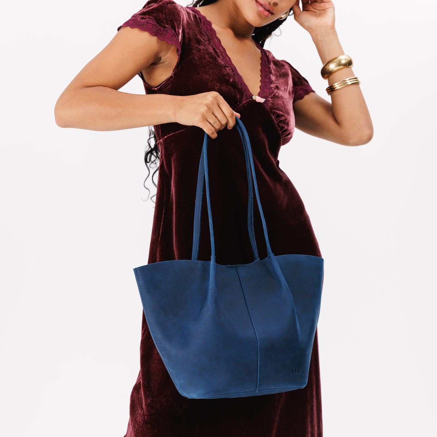 Deep Water*Large | Model holding wide bucket shaped tote bag with matching leather handles