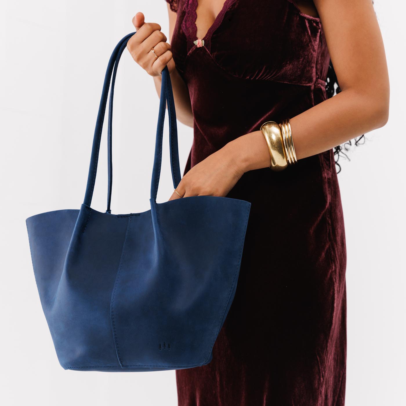 Deep Water*Large | Model holding wide bucket shaped tote bag with matching leather handles