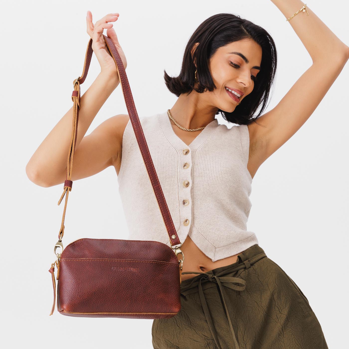 Cinnamon Bear*Classic | Dome shaped crossbody purse with front and back pockets