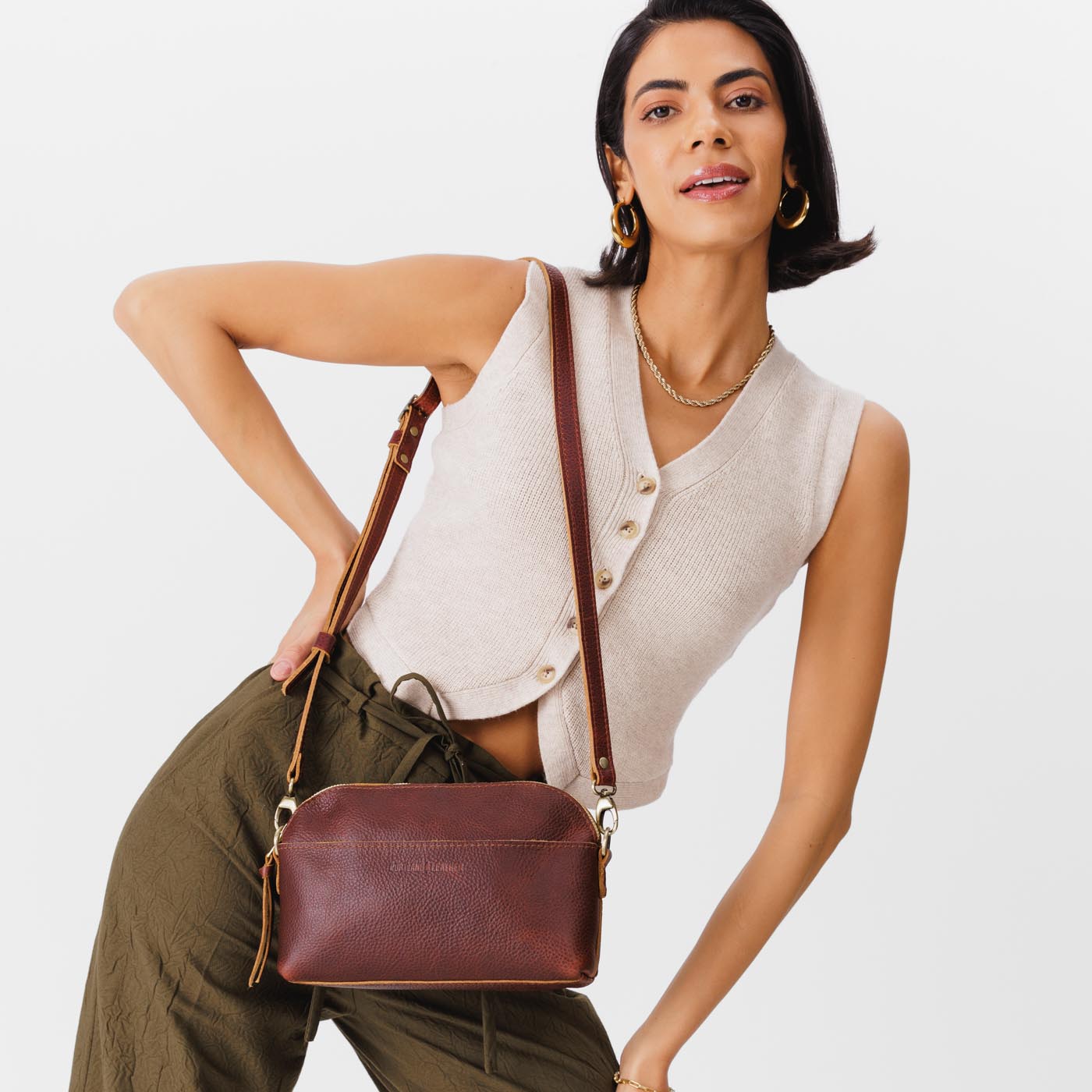 Cinnamon Bear Classic | Dome shaped crossbody purse with front and back pockets