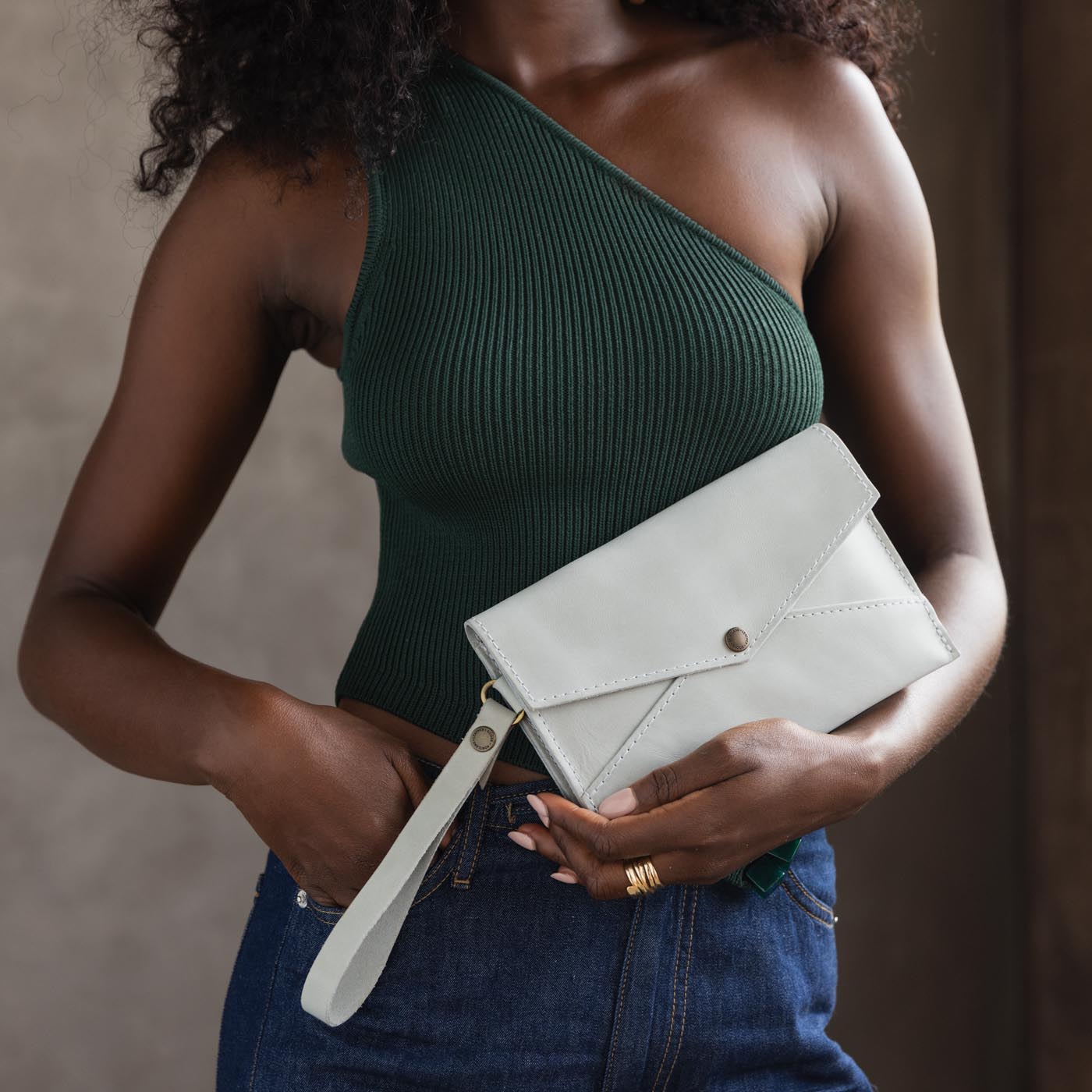 Beluga | Envelope shaped clutch wallet with crossbody strap