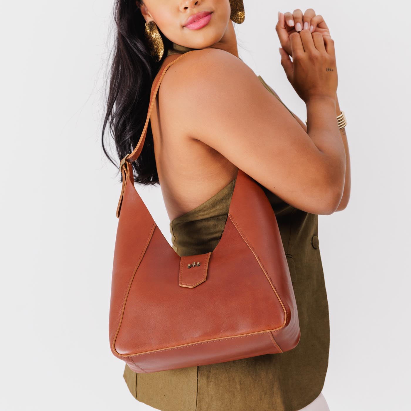 Chestnut | Model wearing structured hobo shoulder bag with adjustable strap and magnetic closure