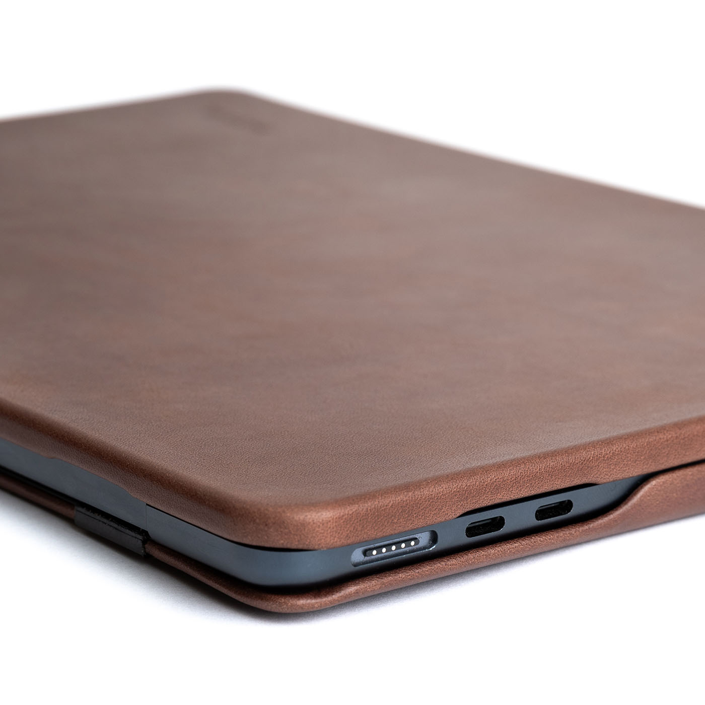 Clove*13 Air | Macbbok leather cover