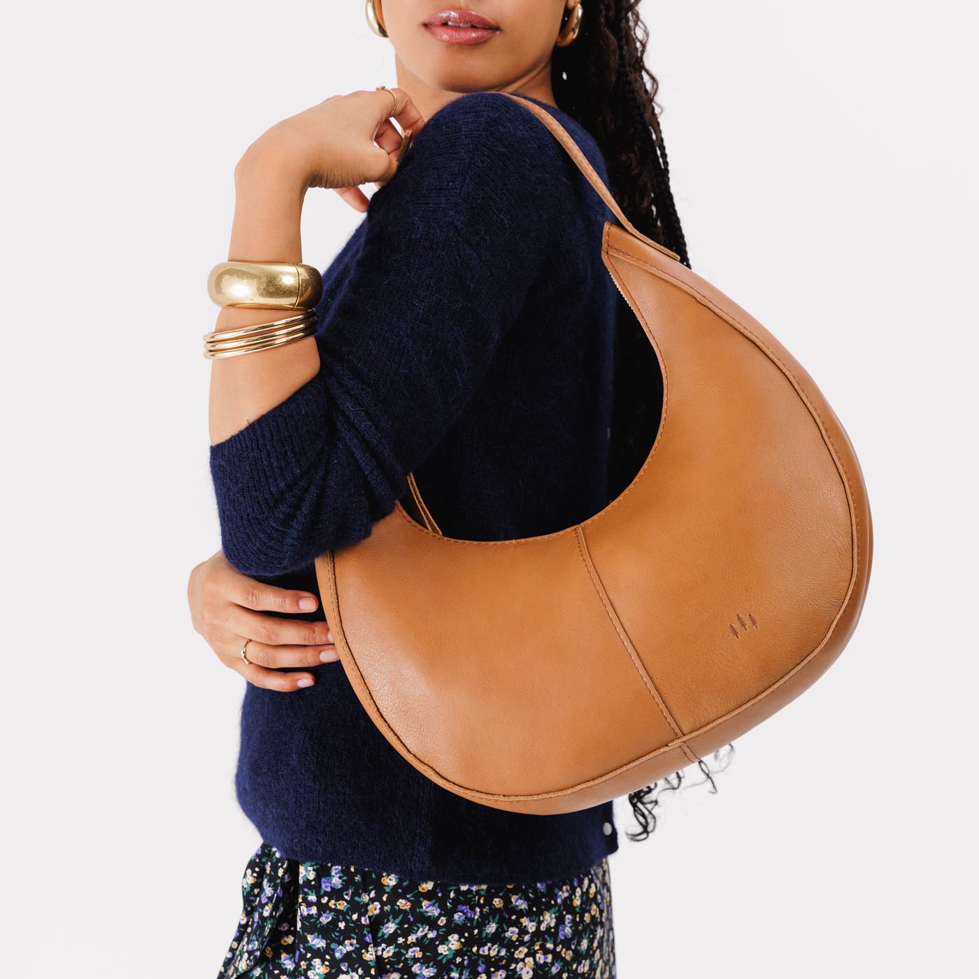 Shortbread Large | Large crescent shaped shoulder bag with zipper closure and adjustable strap