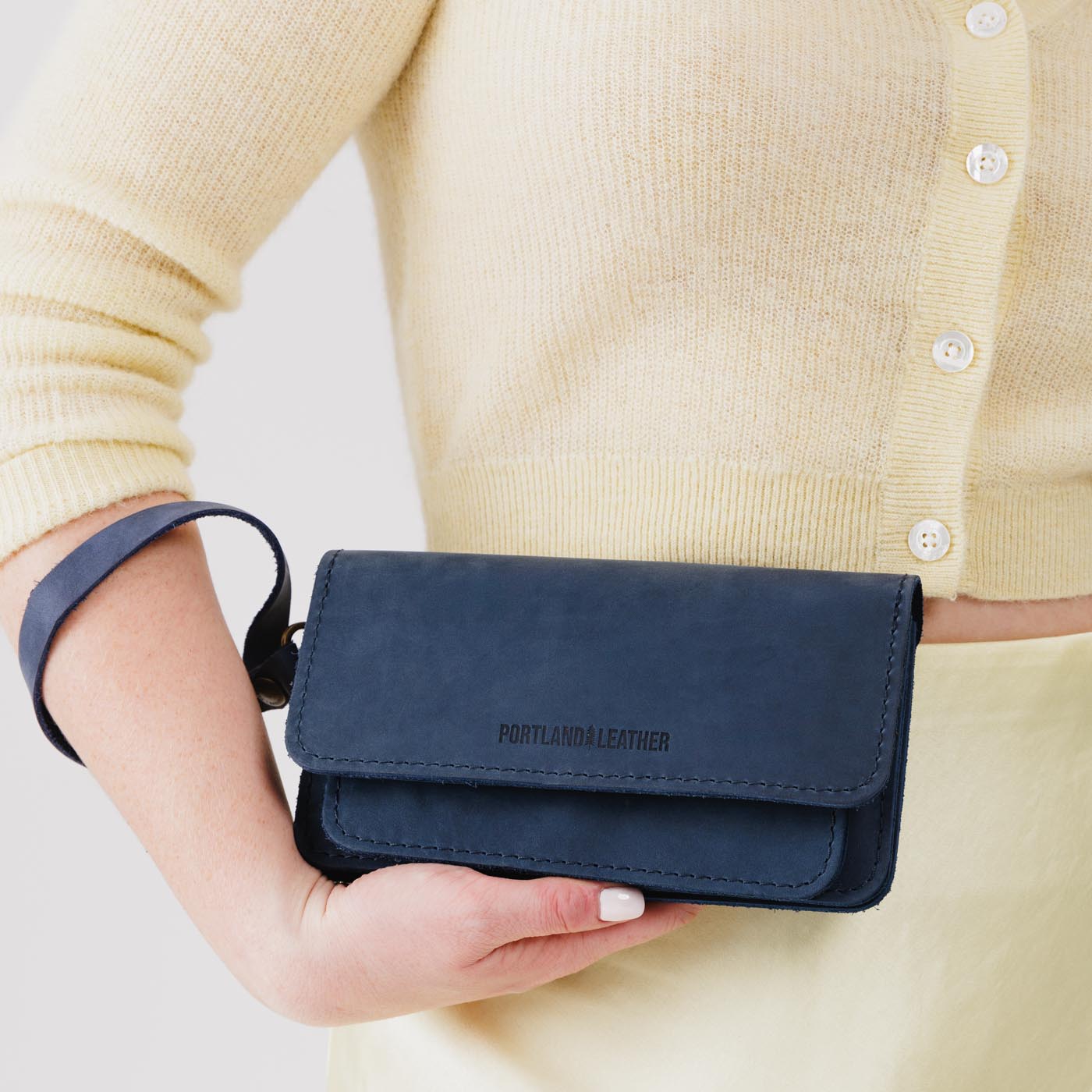 Deep Water | Leather wallet clutch with wristlet and magnetic closure