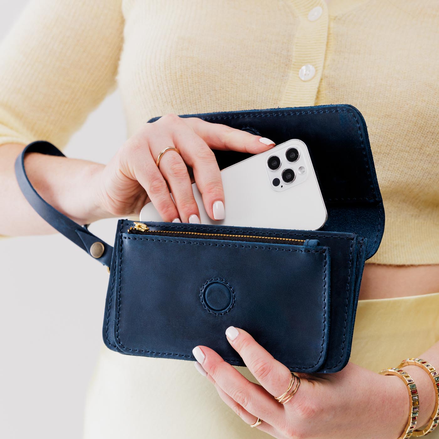 Deep Water | Leather wallet clutch with wristlet and magnetic closure