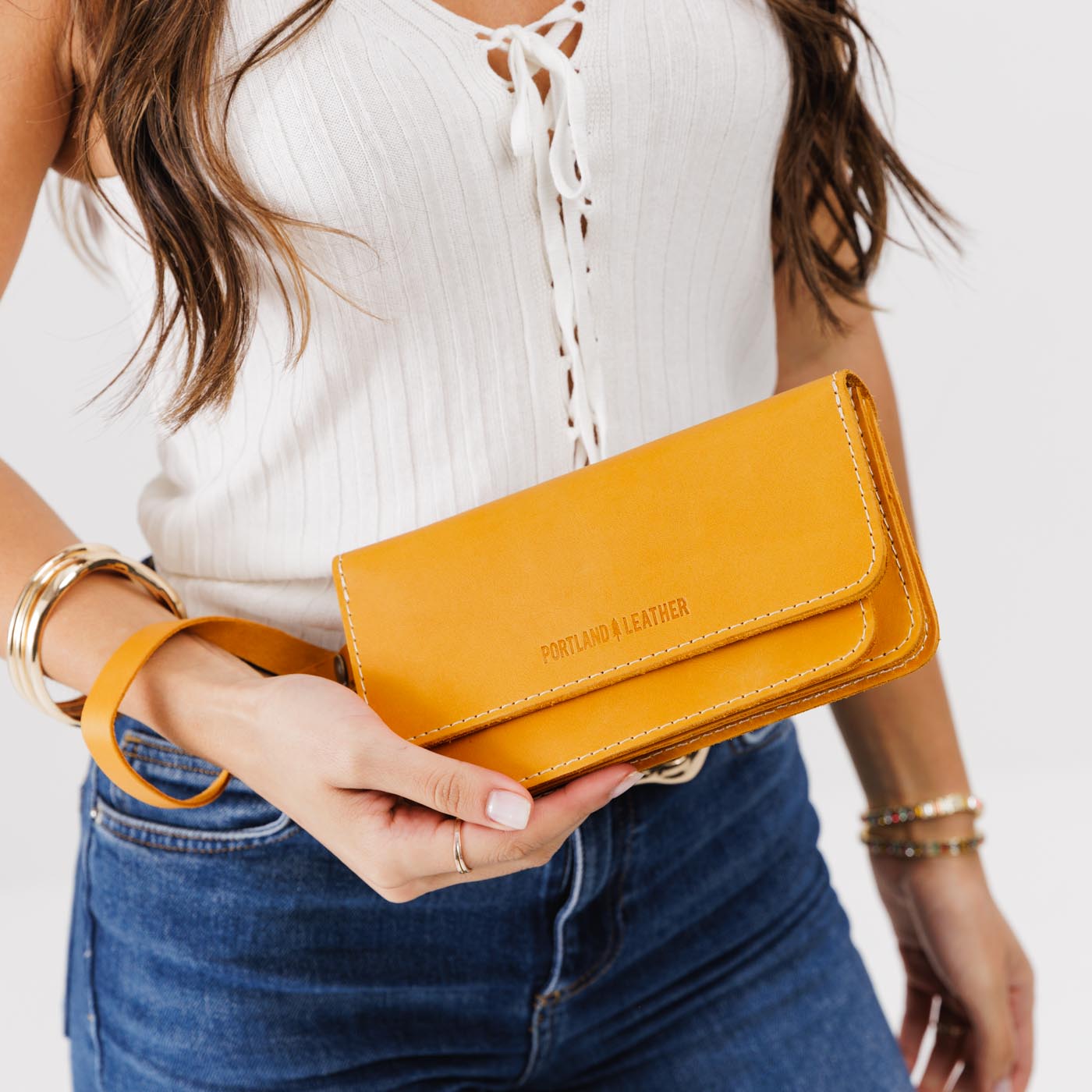 Sunflower | Leather wallet clutch with wristlet and magnetic closure