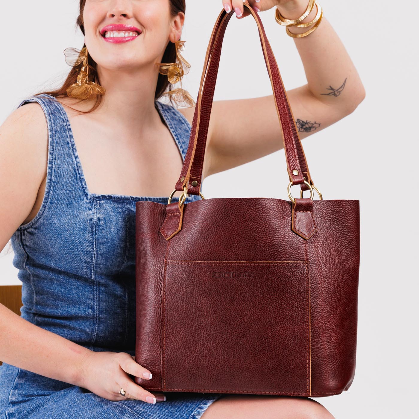  Cinnamon Bear | Medium tote bag with antiqued brass toned hardware and front pocket