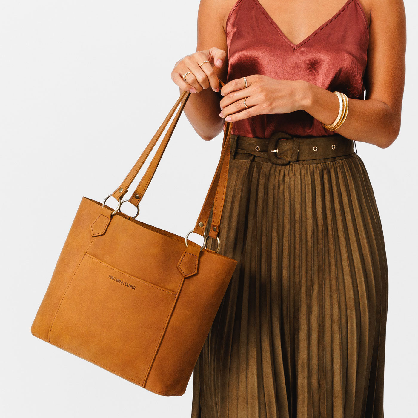  Dakota | Medium tote bag with antiqued brass toned hardware and front pocket