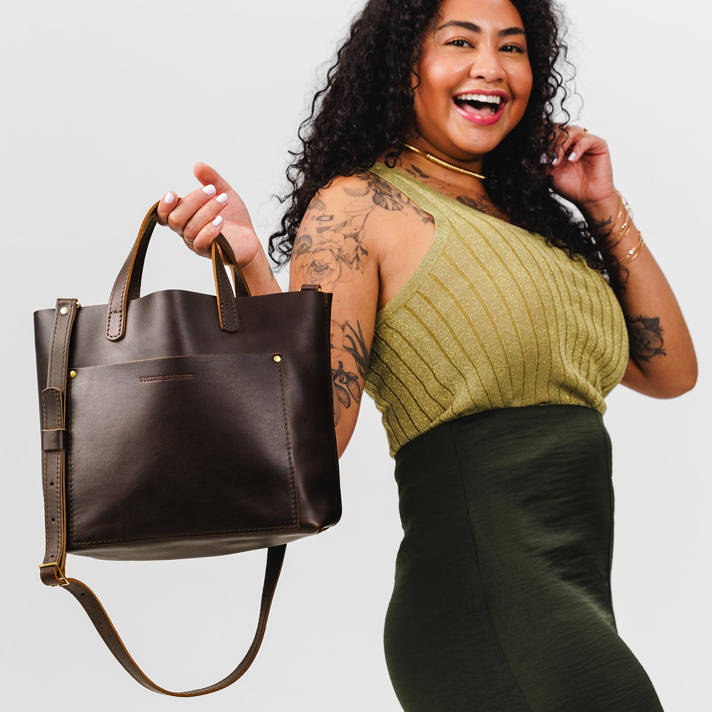 Grizzly*Classic | Midsize crossbody tote with handles and a pocket