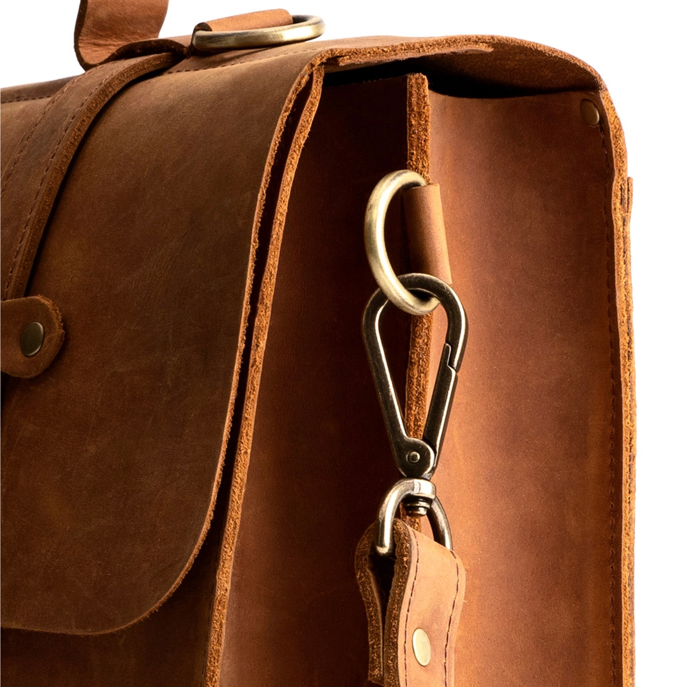 Dakota | Traditional messenger bag with multi buckle closure and crossbody strap