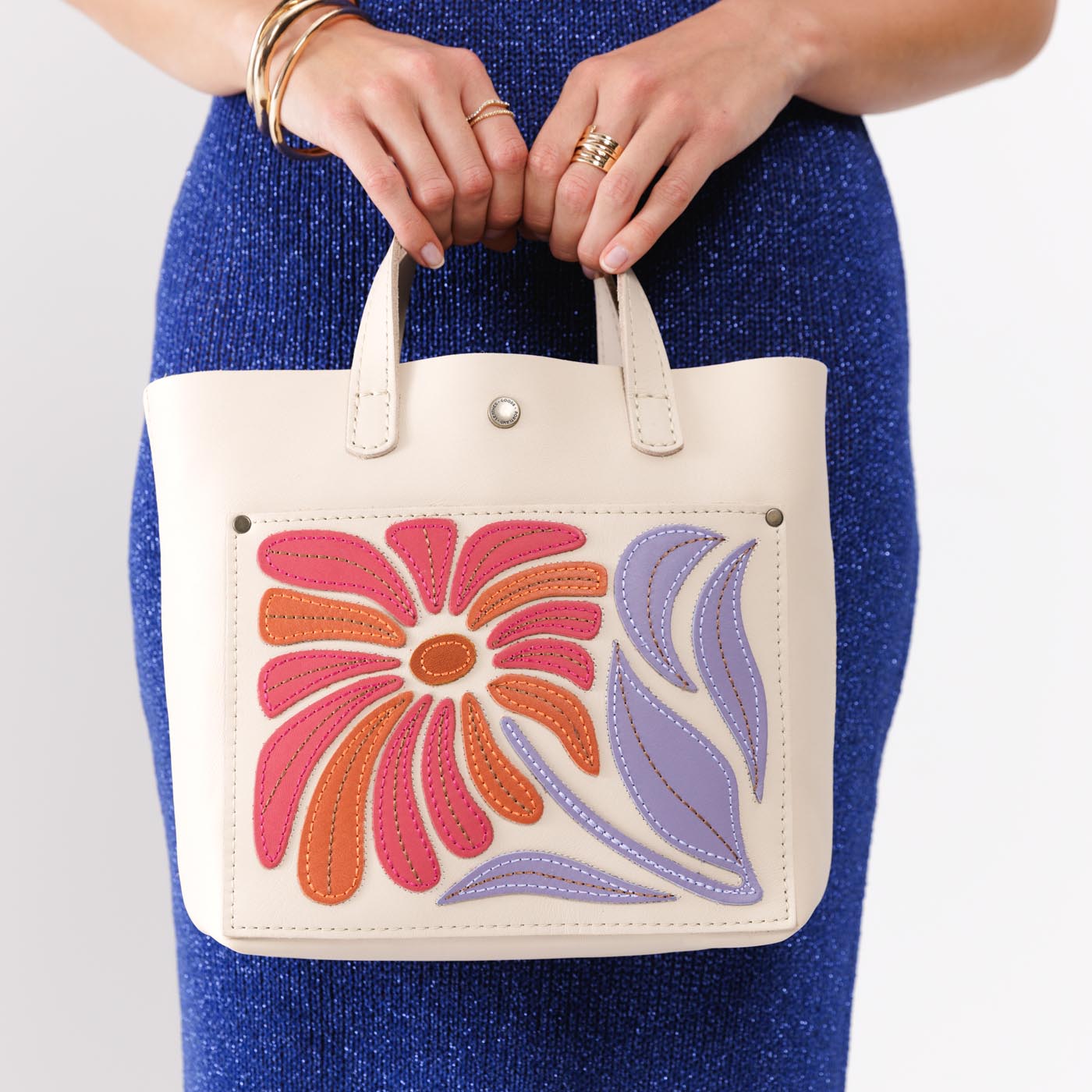 Wildflower Bone*Classic | Crossbody tote bag with snap closure and flower embroidery