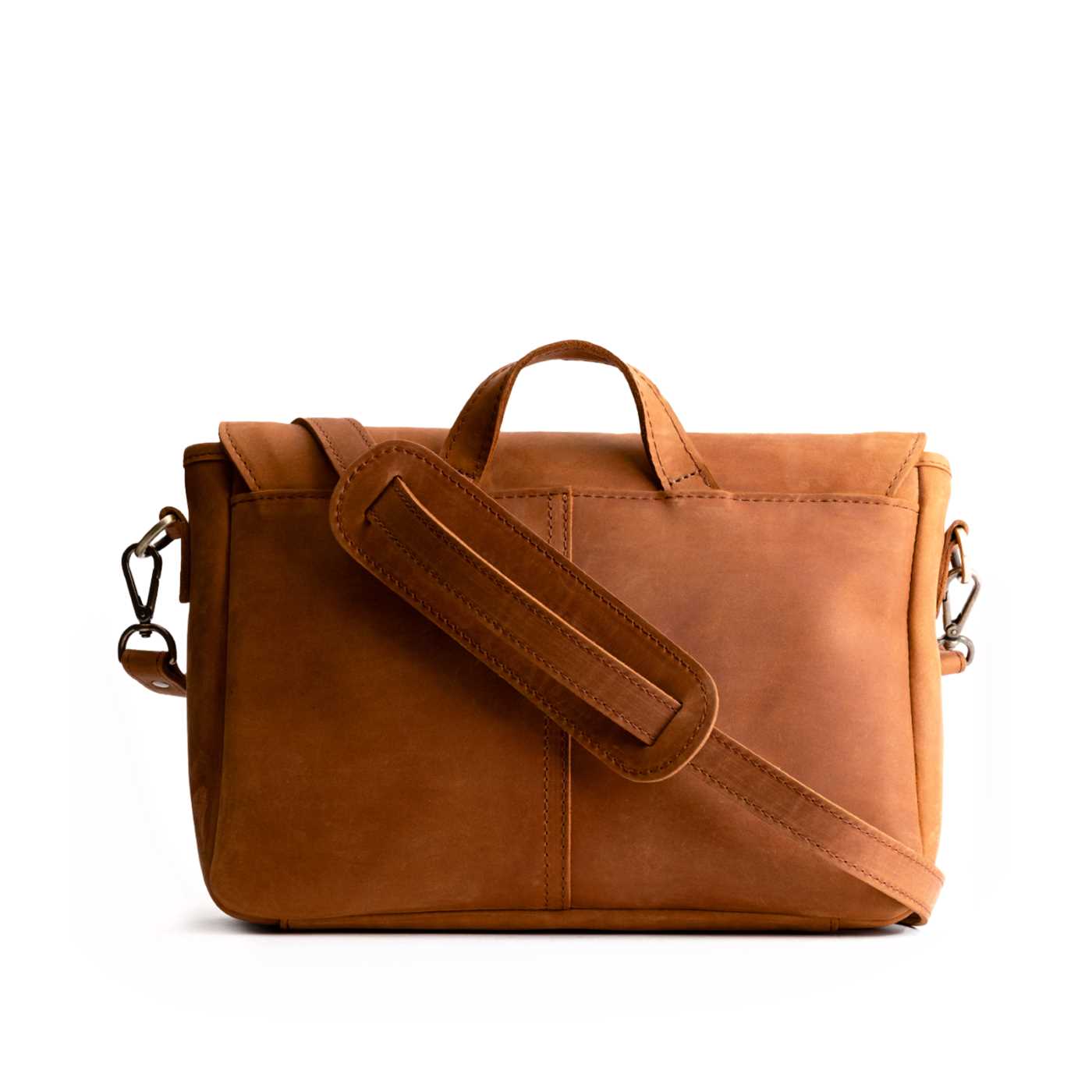  Dakota | Slim lined messenger bag with magnetic flap closure