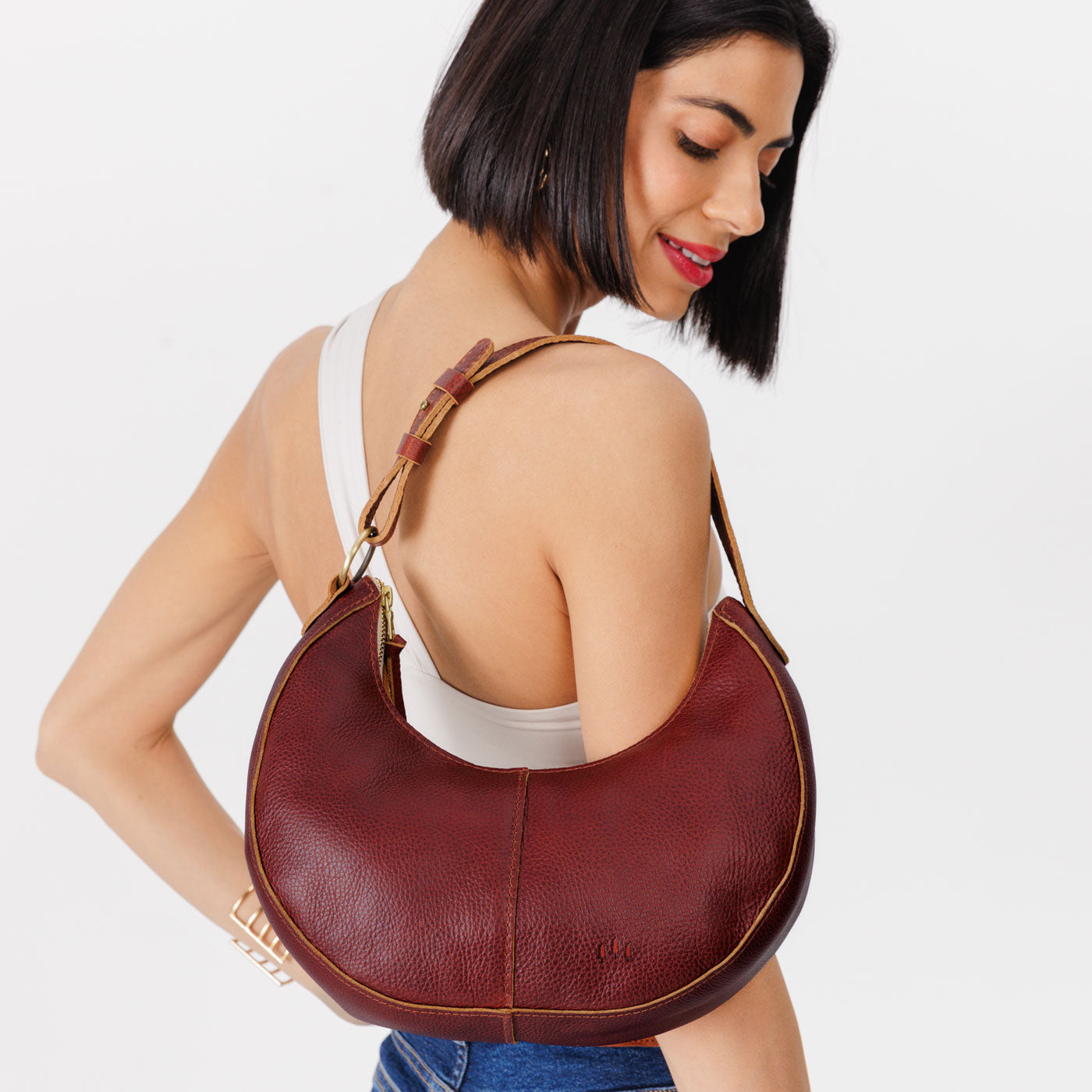 Cinnamon Bear Classic | Crescent shaped shoulder bag with zipper closure and adjustable strap