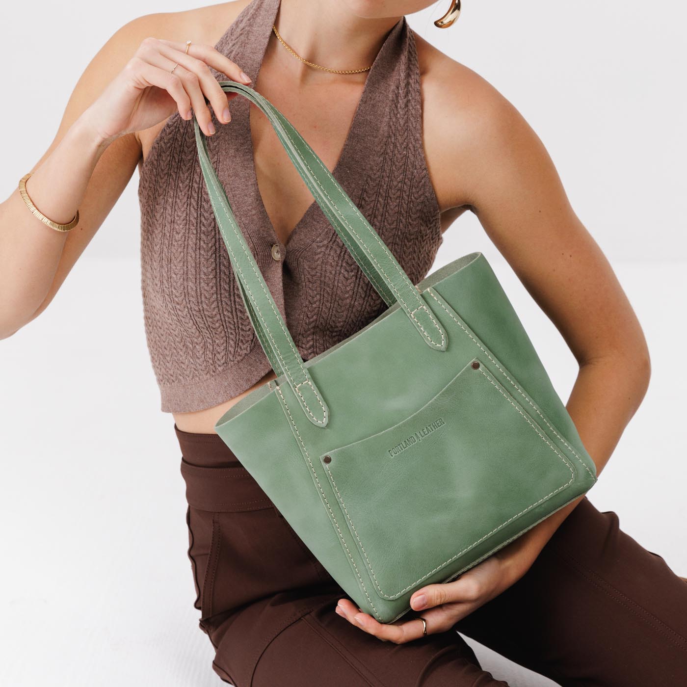 Cucumber Small | Slim tote bag with dual shoulder straps and interior and exterior pockets