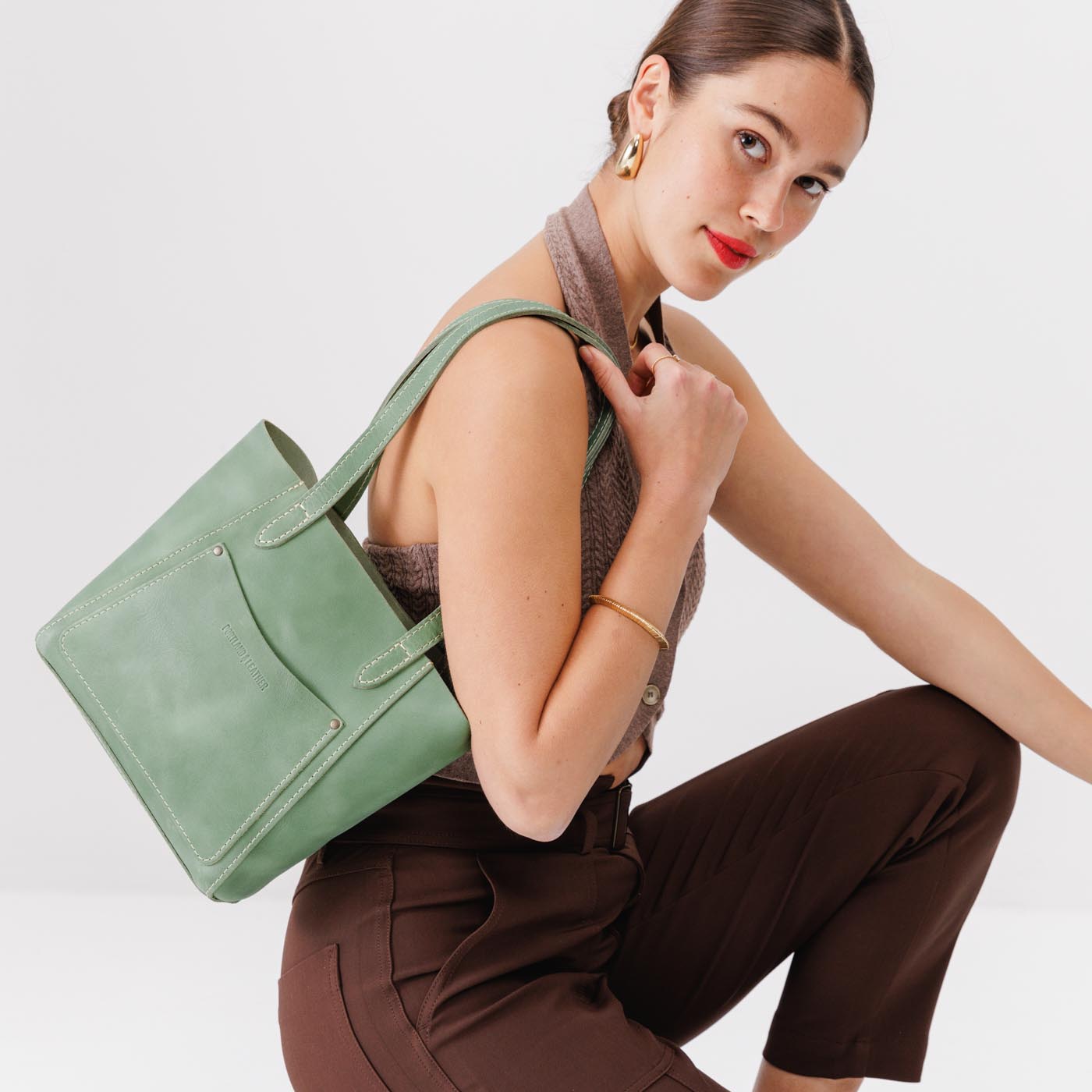 Cucumber Small | Slim tote bag with dual shoulder straps and interior and exterior pockets