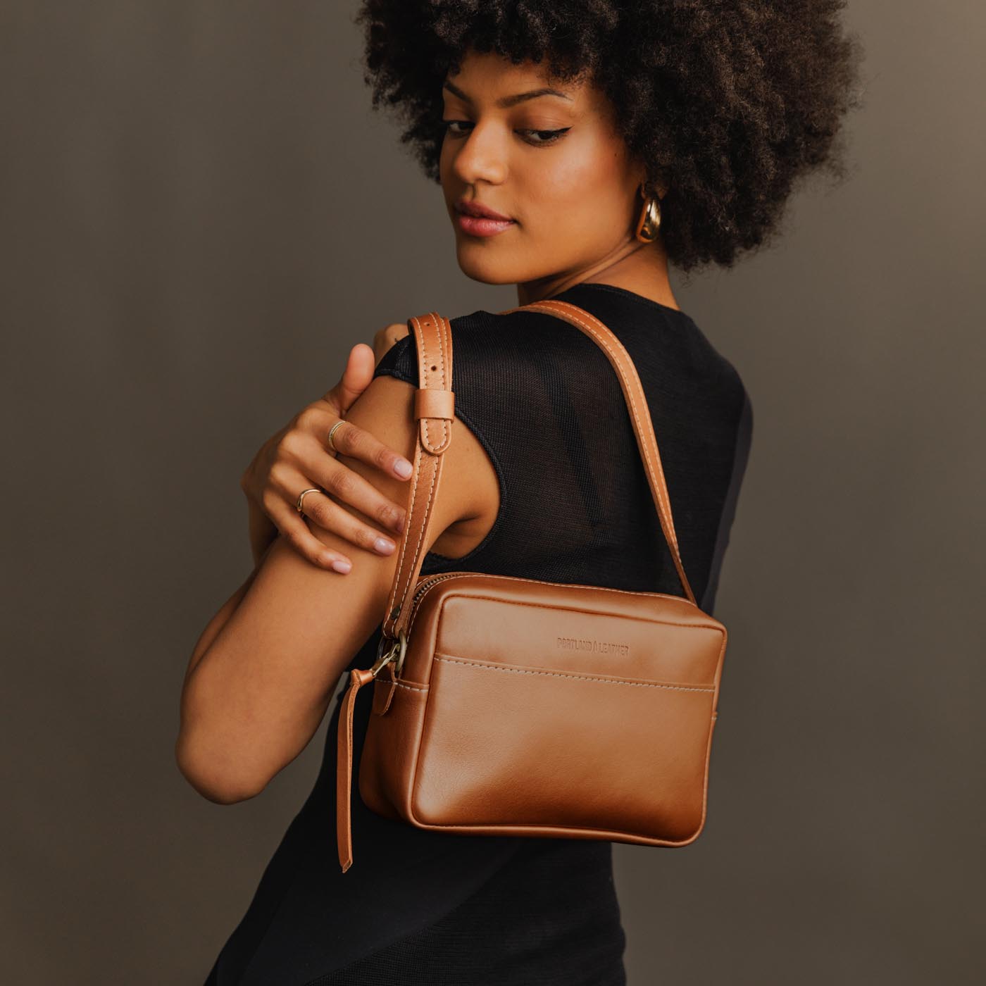 Hava Large | Mid-size rectangular crossbody with adjustable strap