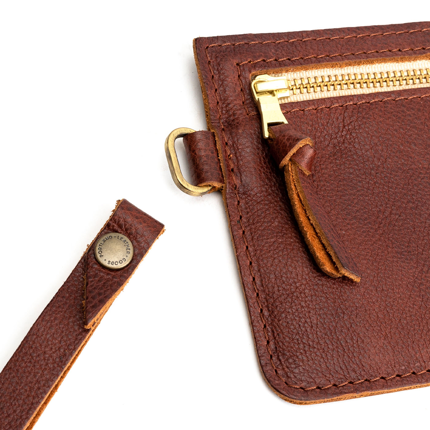 Nutmeg | Flat leather pouch with zipper and wristlet close up