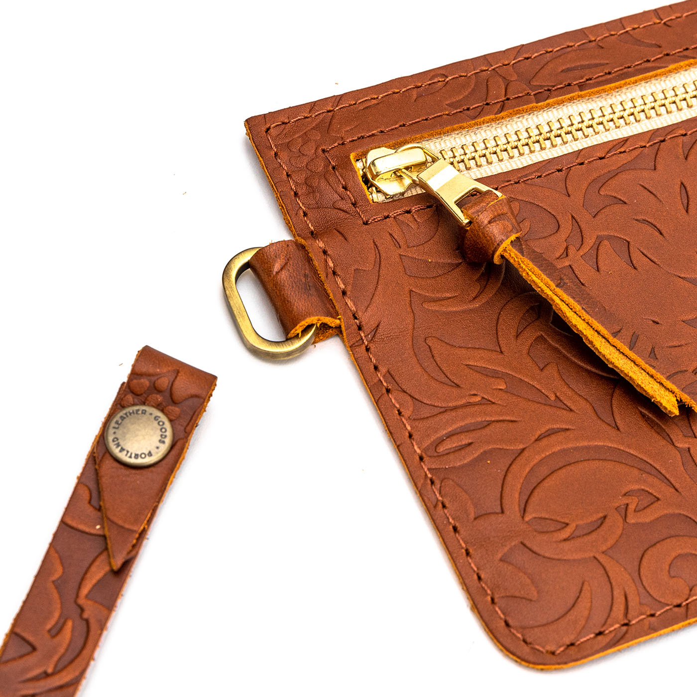 Meadow | Flat leather pouch with zipper and wristlet close up