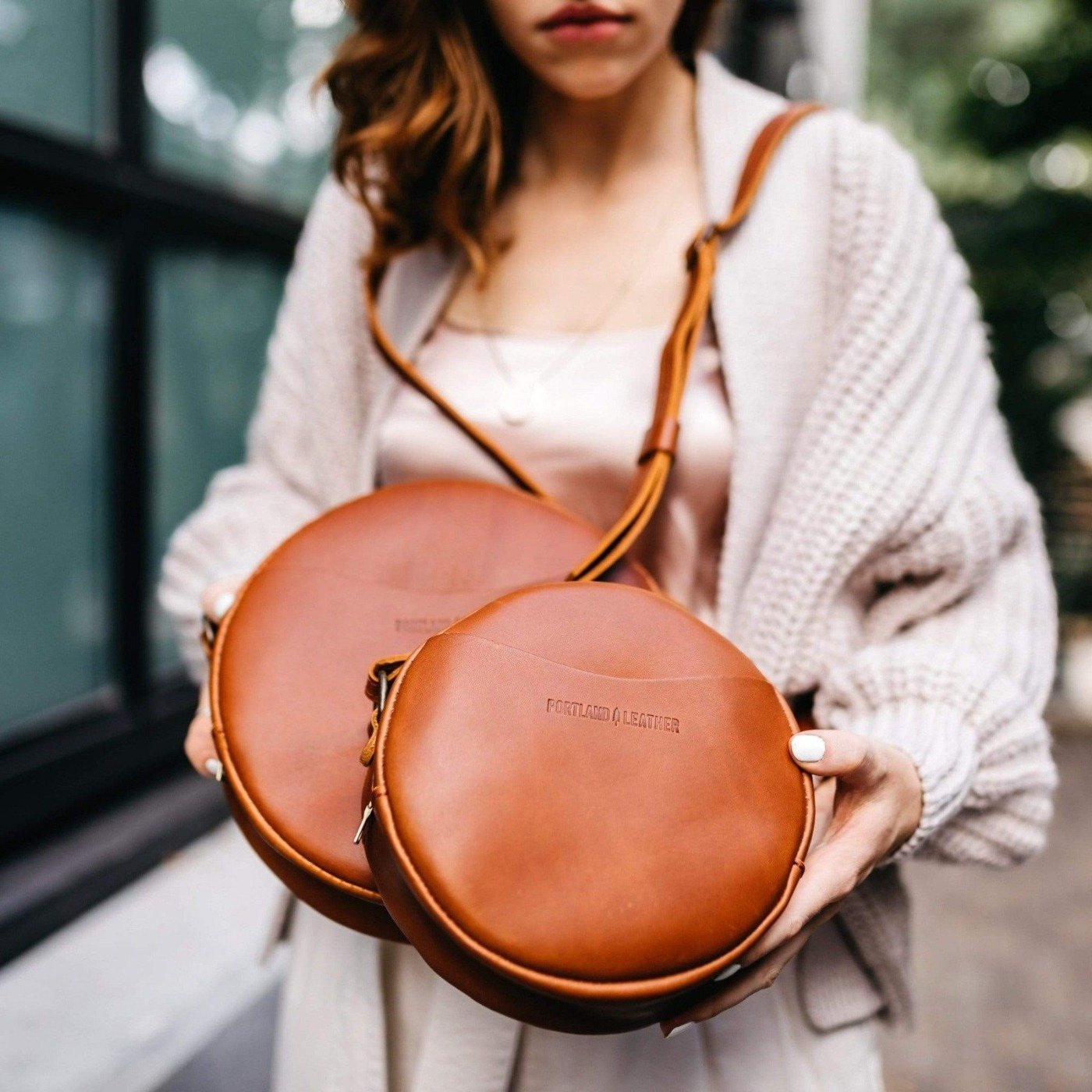  Honey*Small | Circle shaped crossbody bag with top zipper