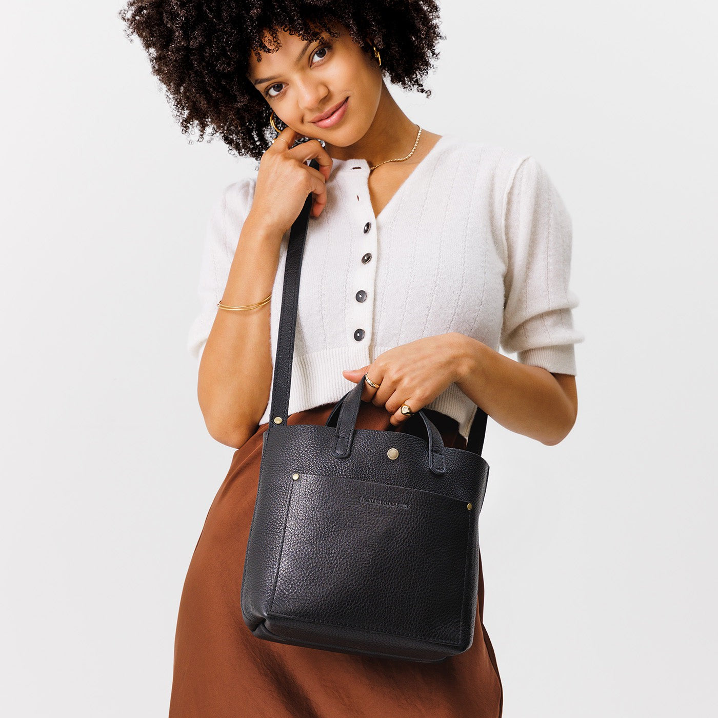 Pebbled--black*Classic | Crossbody tote bag with snap closure and front pocket