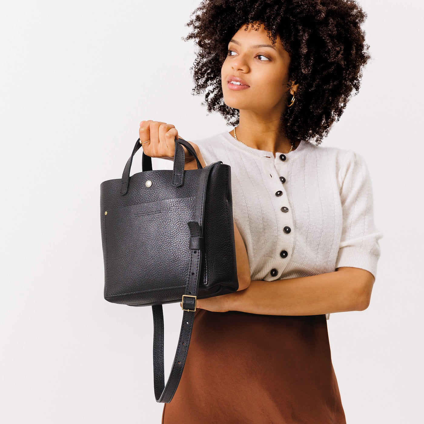 Pebbled--black*Classic | Crossbody tote bag with snap closure and front pocket