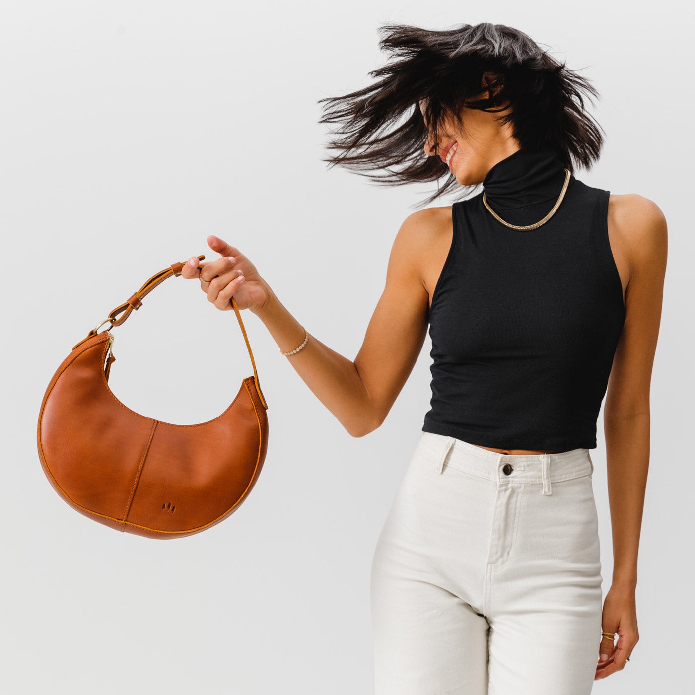 Honey Classic | Crescent shaped shoulder bag with zipper closure and adjustable strap