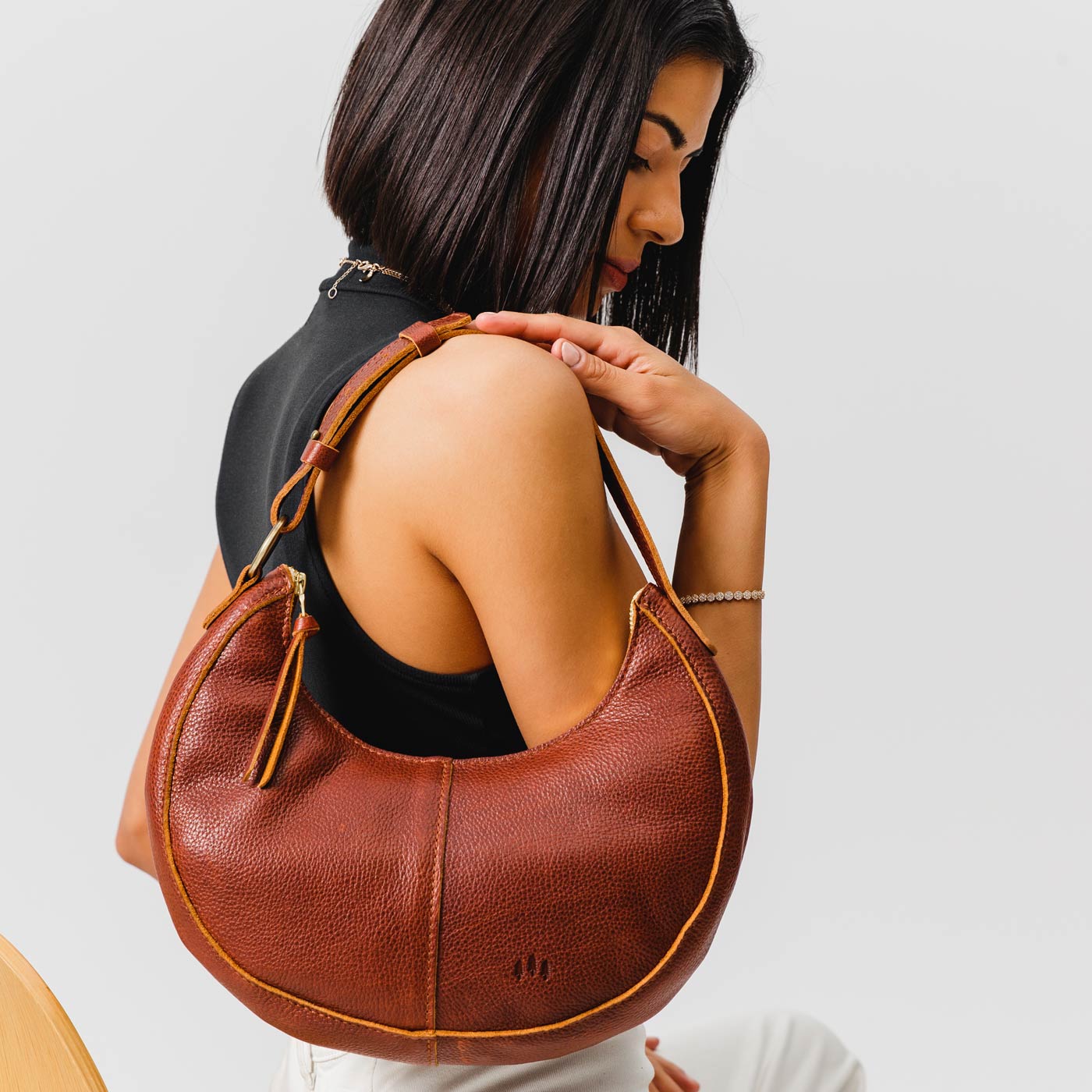 Nutmeg*Classic | Crescent shaped shoulder bag with zipper closure and adjustable strap