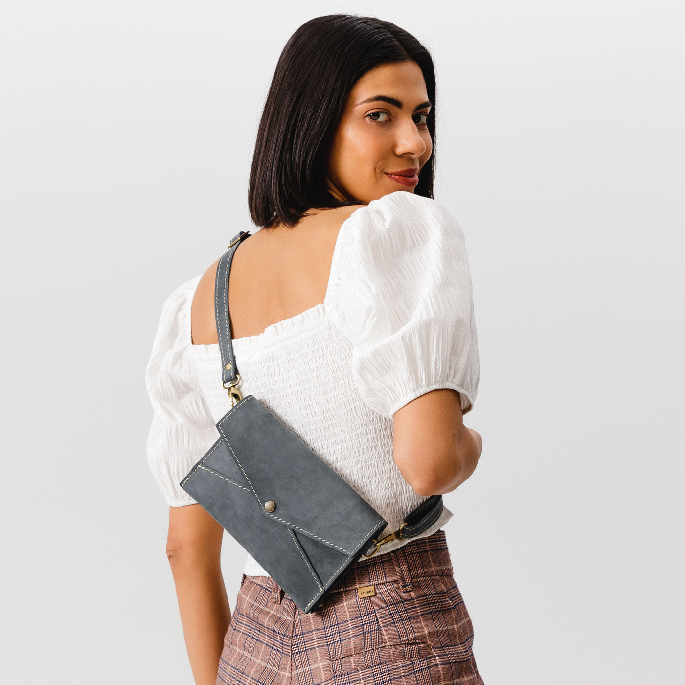  Storm | Envelope shaped clutch wallet with crossbody strap